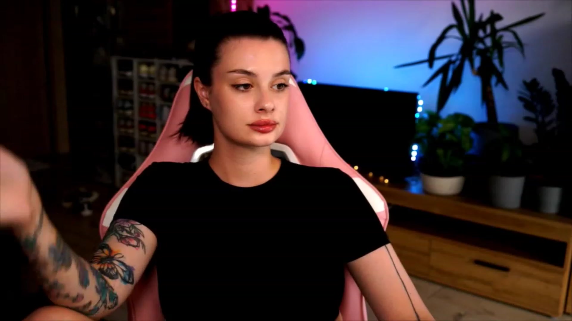 Gallery image thumbnail from lucynutty's myfreecams stream on, 07/12/2023, 17:30 image 20 of 20