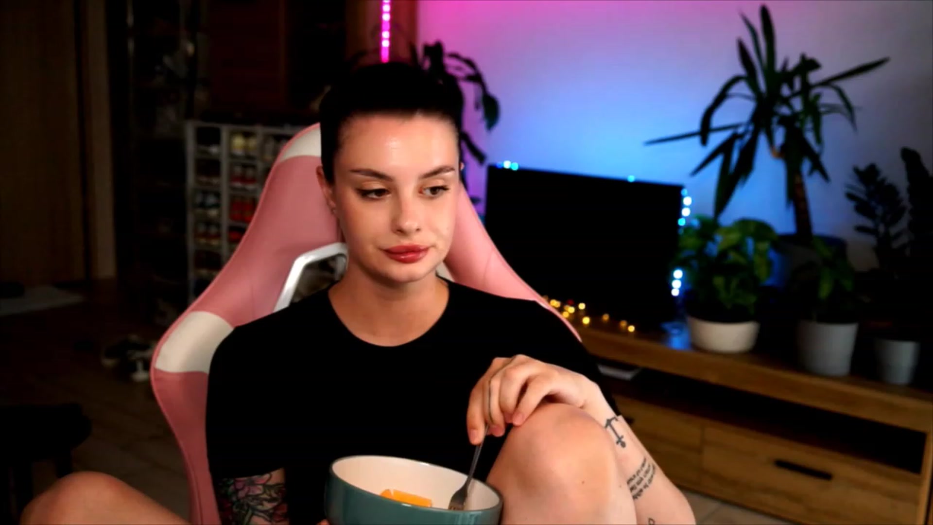 Gallery image thumbnail from lucynutty's myfreecams stream on, 07/12/2023, 17:30 image 3 of 20
