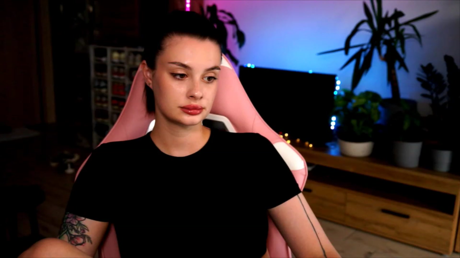 Gallery image thumbnail from lucynutty's myfreecams stream on, 07/12/2023, 17:30 image 19 of 20