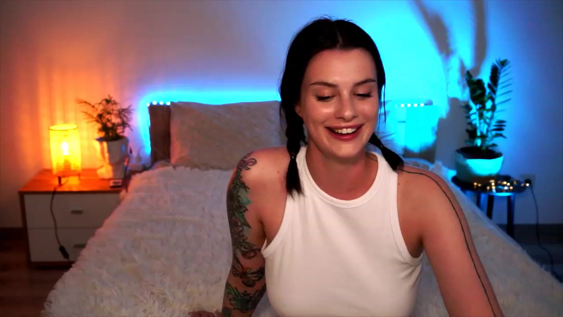 Gallery image thumbnail from lucynutty's myfreecams stream on, 07/14/2023, 13:33 image 16 of 20