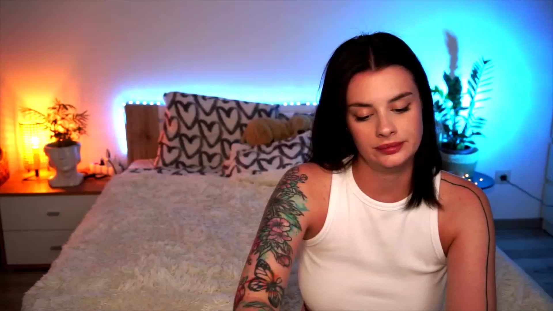 Gallery image thumbnail from lucynutty's myfreecams stream on, 07/29/2023, 13:24 image 17 of 20