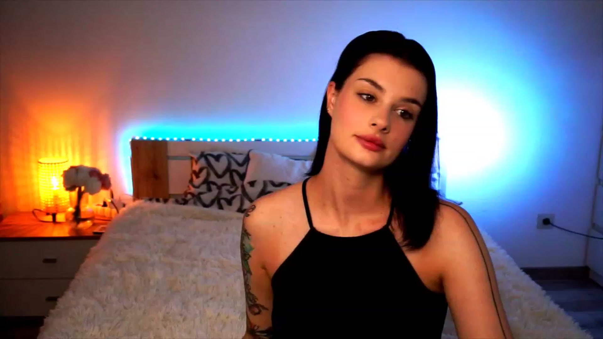 Gallery image thumbnail from lucynutty's myfreecams stream on, 08/01/2023, 08:05 image 2 of 20