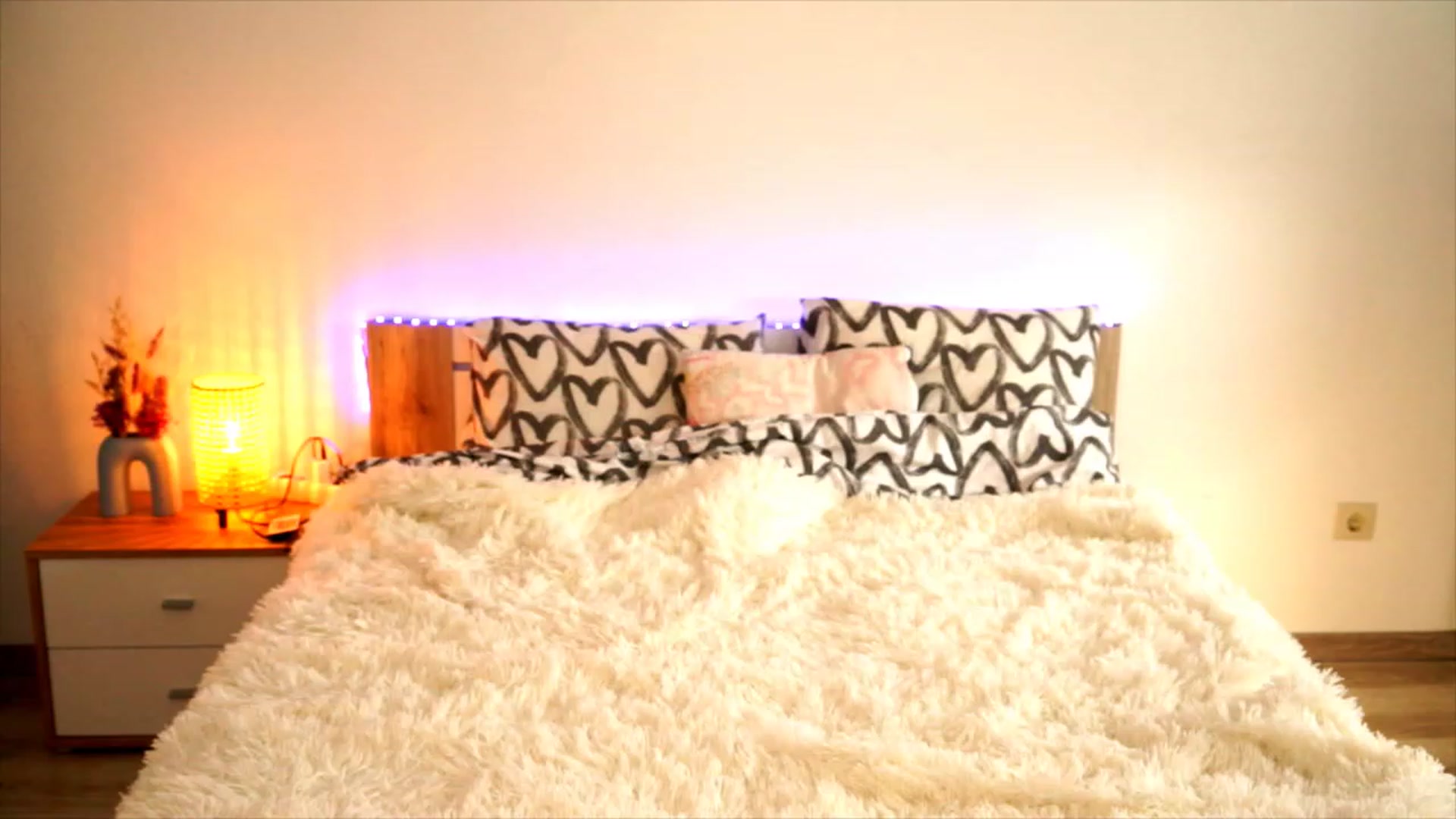Gallery image thumbnail from lucynutty's myfreecams stream on, 08/03/2023, 15:48 image 13 of 20