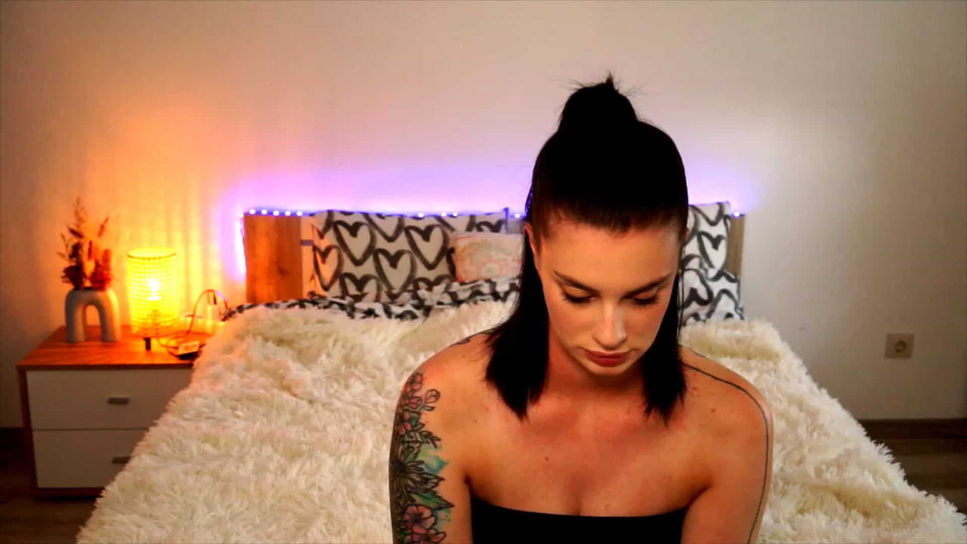 Gallery image thumbnail from lucynutty's myfreecams stream on, 08/03/2023, 15:48 image 6 of 20