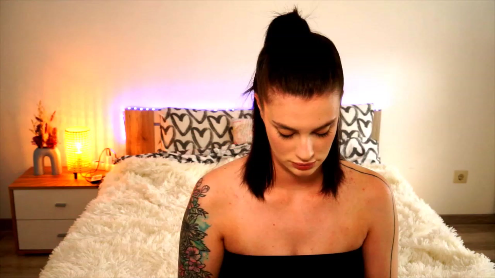Gallery image thumbnail from lucynutty's myfreecams stream on, 08/03/2023, 15:48 image 8 of 20