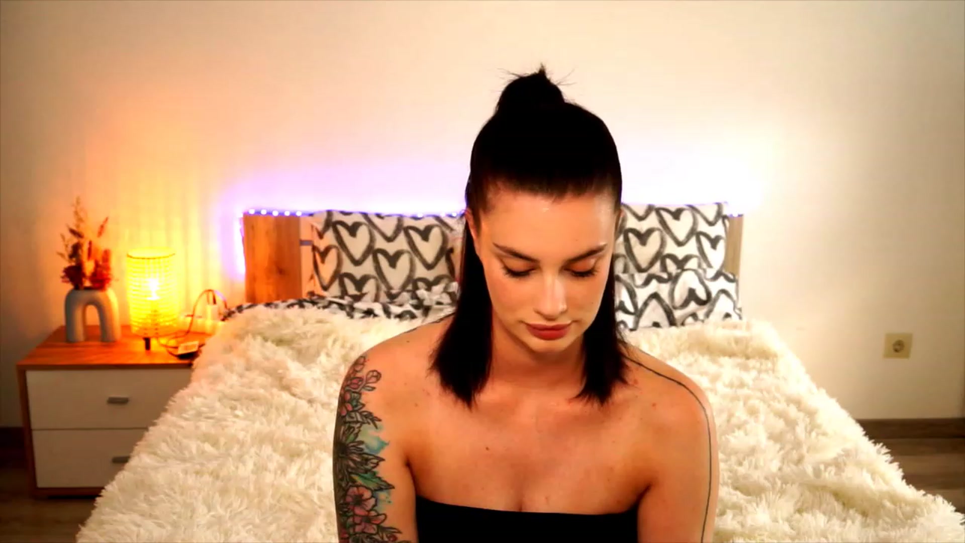 Gallery image thumbnail from lucynutty's myfreecams stream on, 08/03/2023, 15:48 image 11 of 20