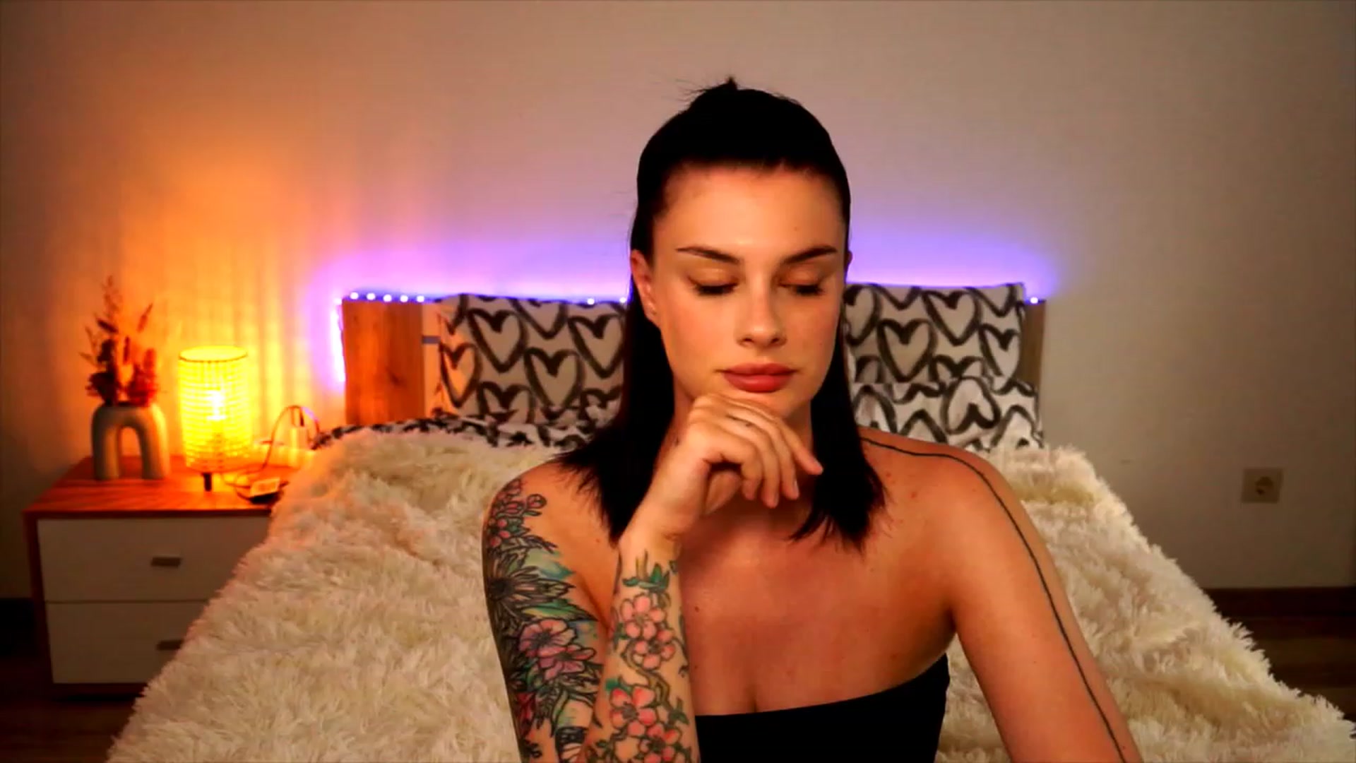 Gallery image thumbnail from lucynutty's myfreecams stream on, 08/03/2023, 15:48 image 20 of 20