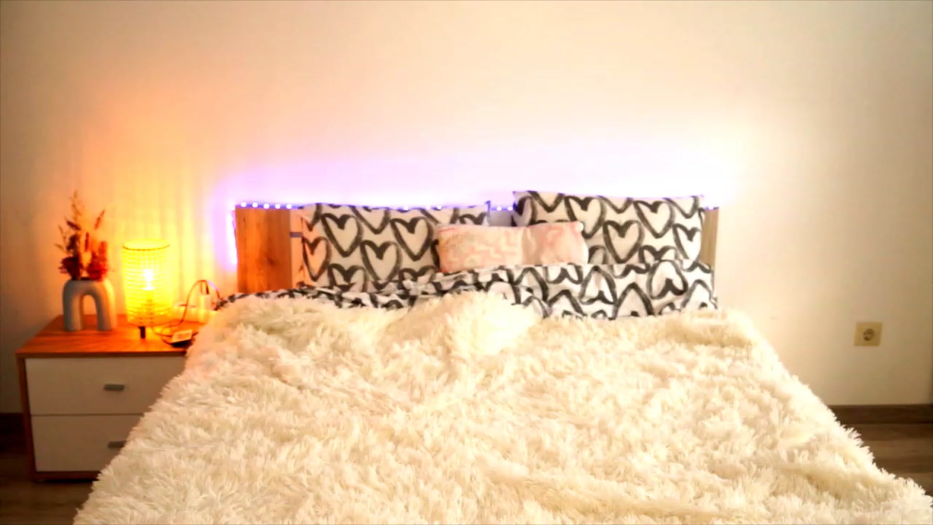 Gallery image thumbnail from lucynutty's myfreecams stream on, 08/03/2023, 15:48 image 10 of 20