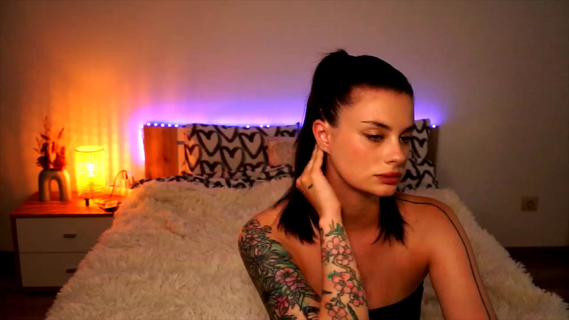 Gallery image thumbnail from lucynutty's myfreecams stream on, 08/03/2023, 16:14 image 3 of 20