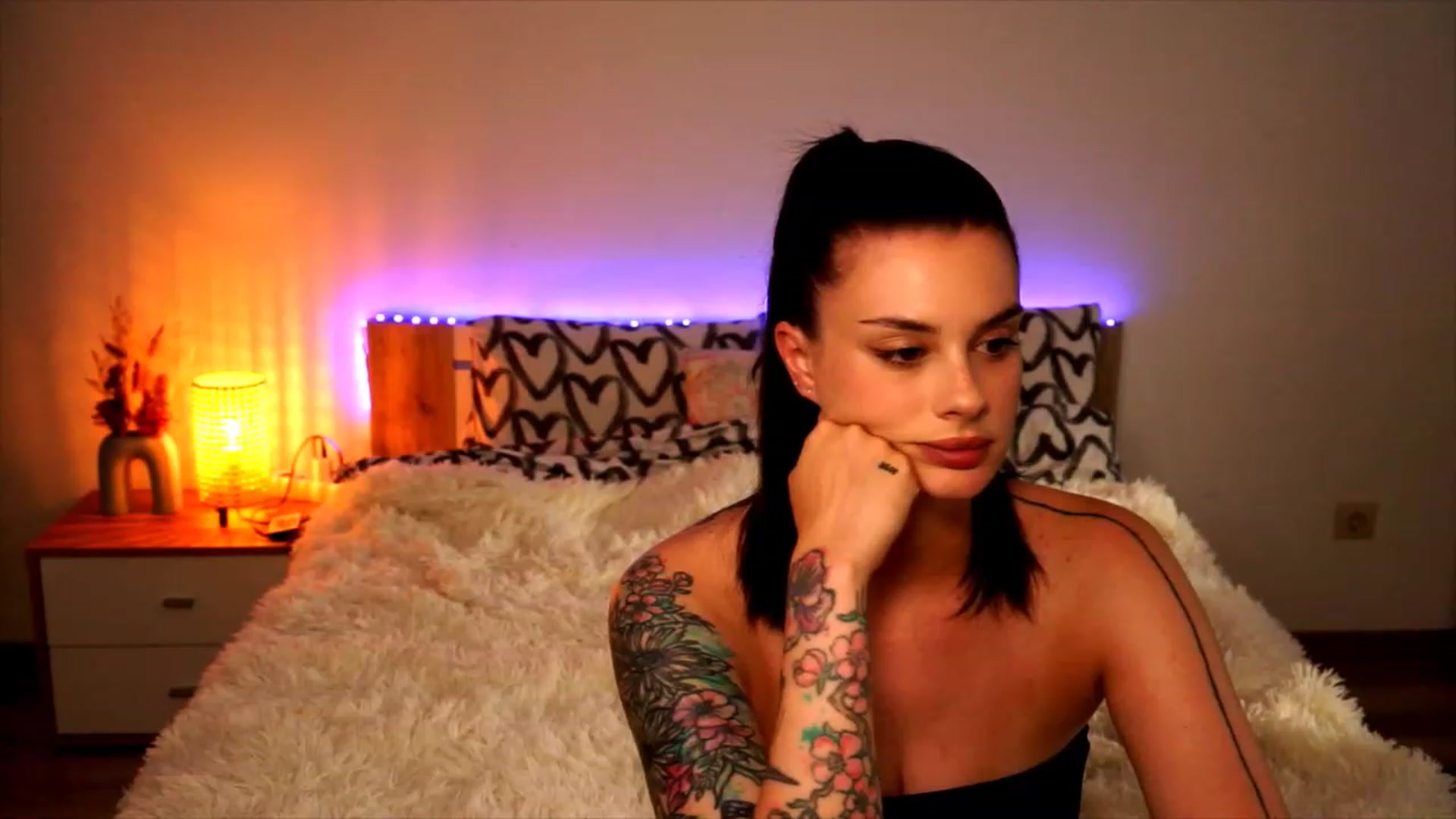 Gallery image thumbnail from lucynutty's myfreecams stream on, 08/03/2023, 16:14 image 11 of 20