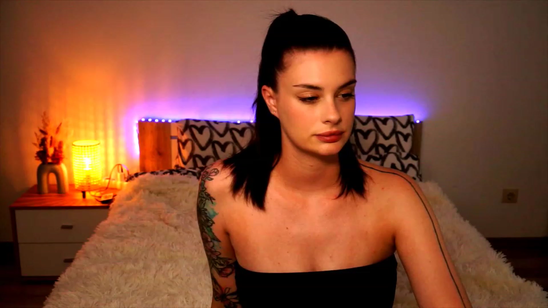 Gallery image thumbnail from lucynutty's myfreecams stream on, 08/03/2023, 16:14 image 6 of 20