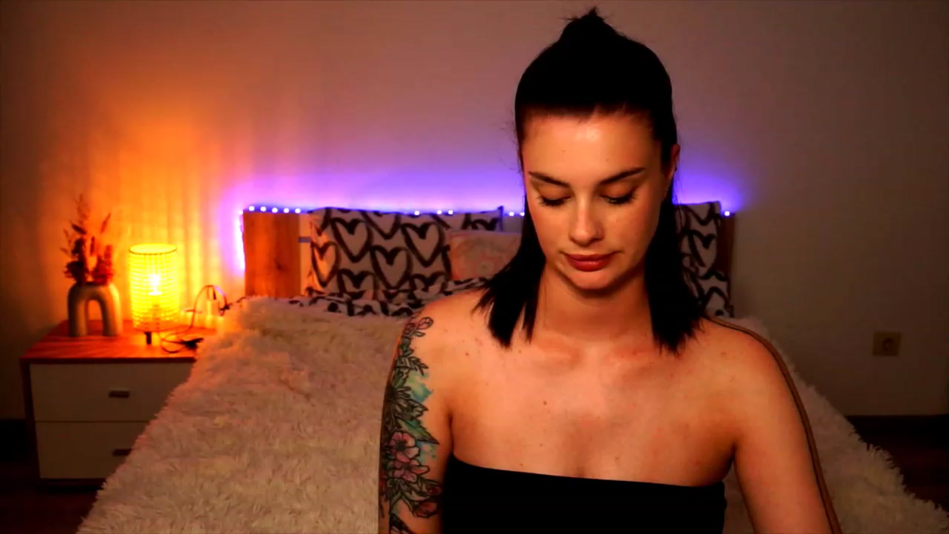 Gallery image thumbnail from lucynutty's myfreecams stream on, 08/03/2023, 19:46 image 16 of 20