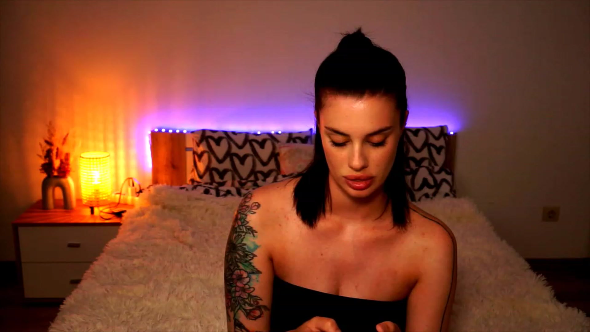 Gallery image thumbnail from lucynutty's myfreecams stream on, 08/03/2023, 19:46 image 7 of 20