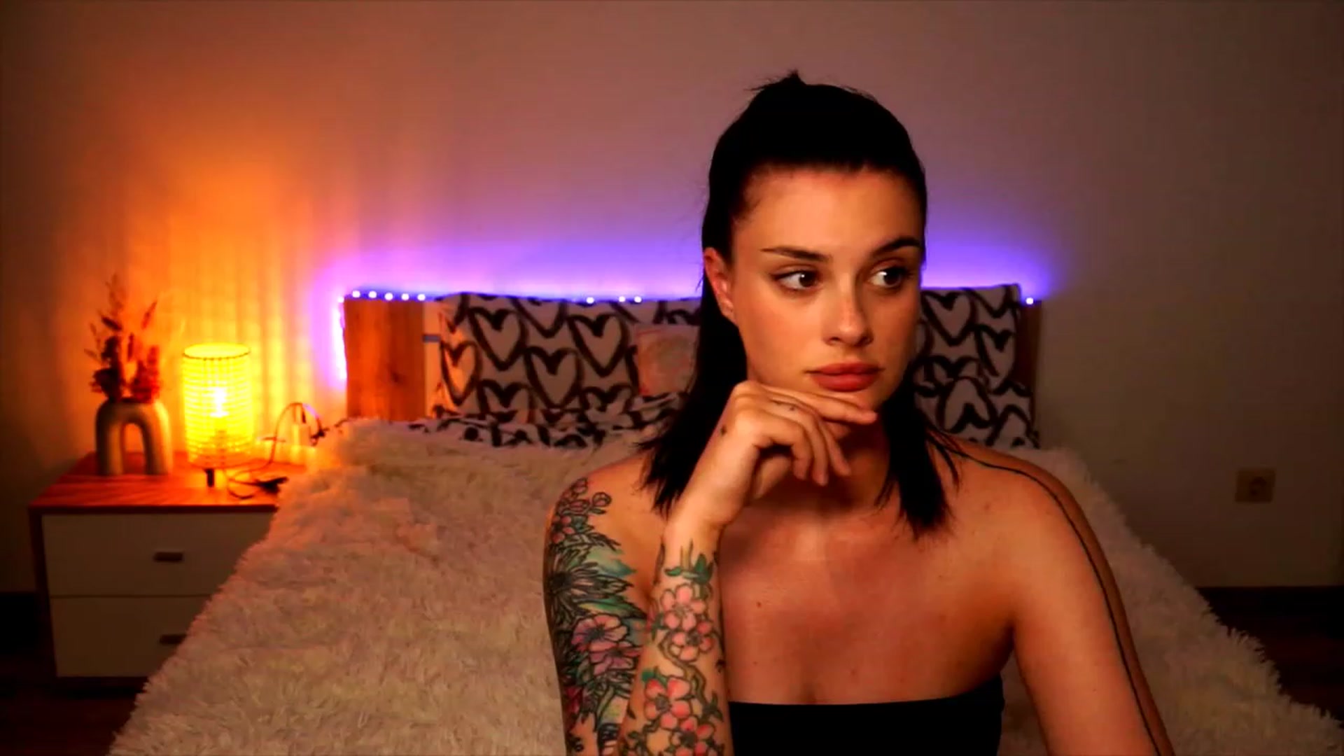 Gallery image thumbnail from lucynutty's myfreecams stream on, 08/03/2023, 19:46 image 8 of 20