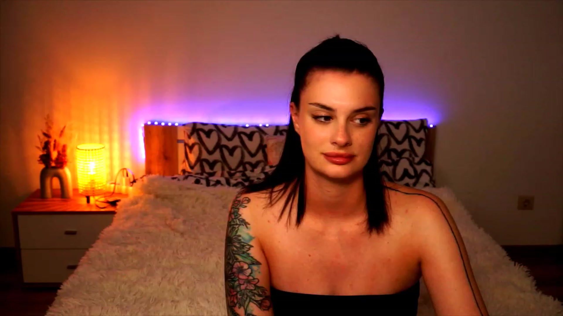 Gallery image thumbnail from lucynutty's myfreecams stream on, 08/03/2023, 19:46 image 13 of 20