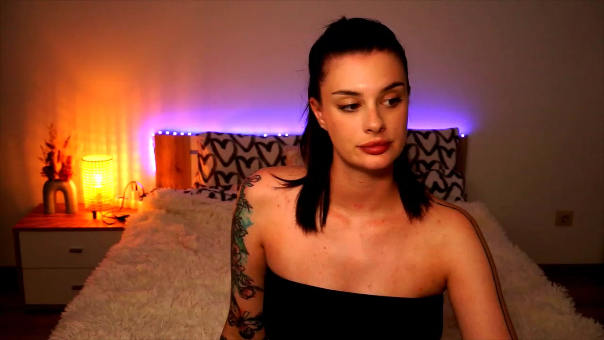 Gallery image thumbnail from lucynutty's myfreecams stream on, 08/03/2023, 19:46 image 11 of 20
