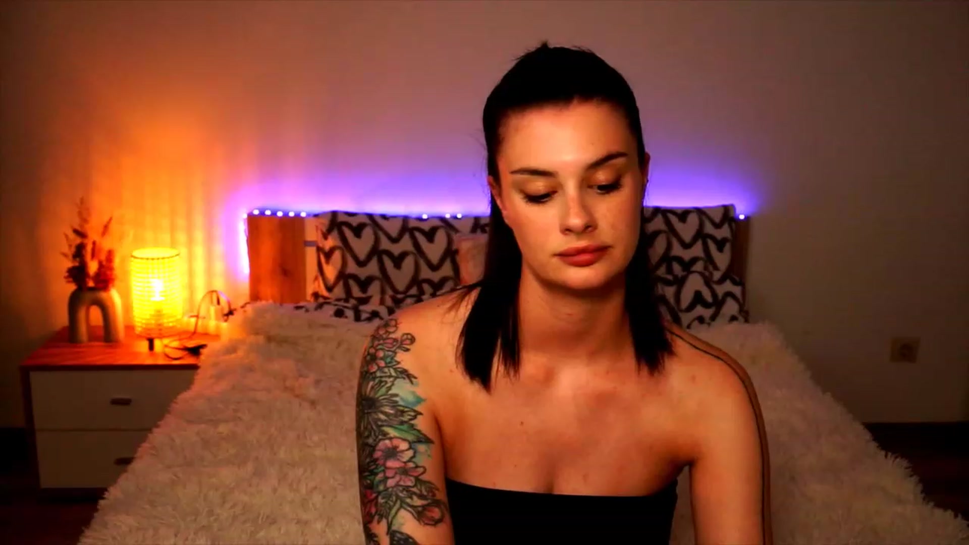Gallery image thumbnail from lucynutty's myfreecams stream on, 08/03/2023, 19:46 image 15 of 20