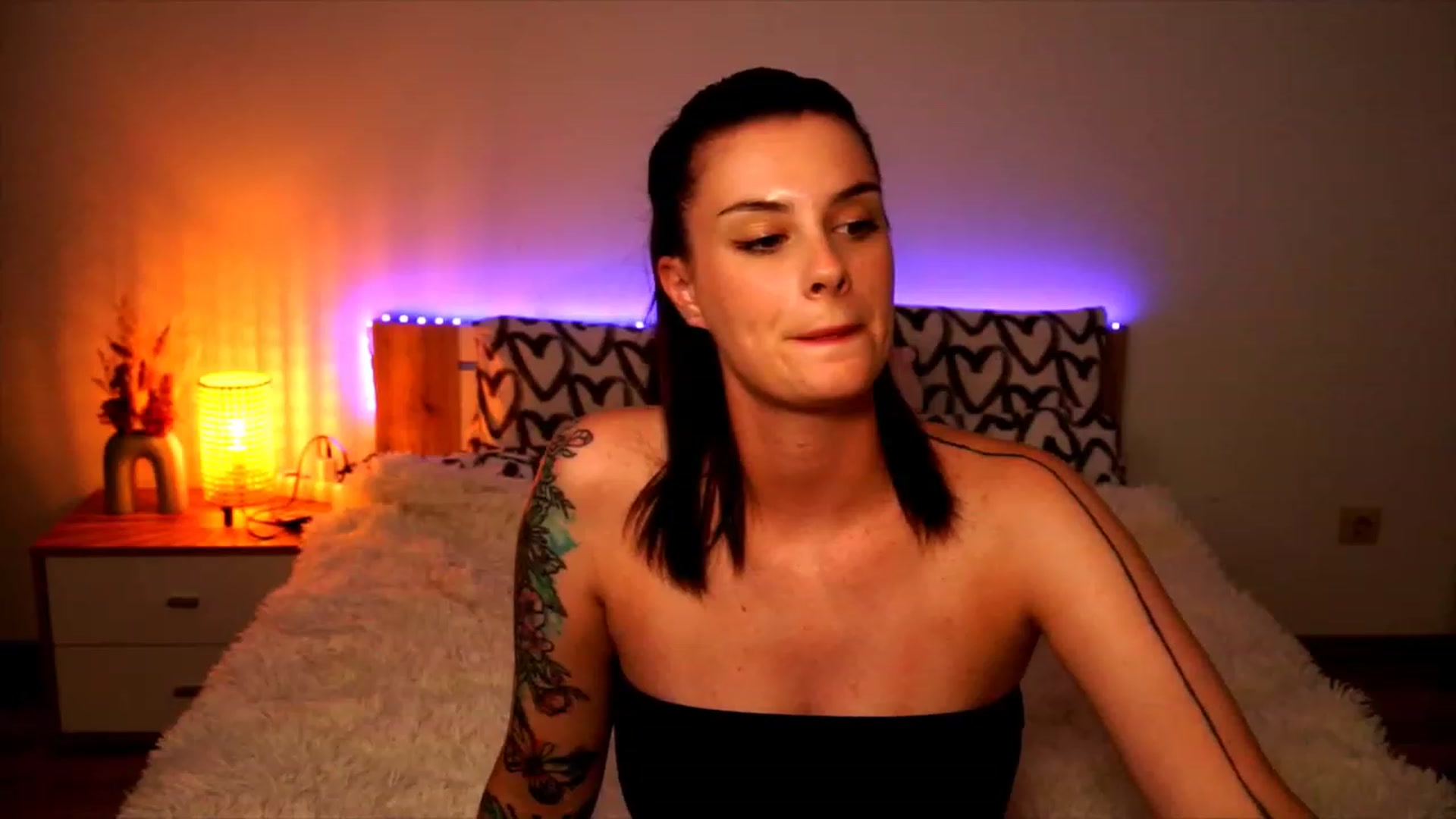 Gallery image thumbnail from lucynutty's myfreecams stream on, 08/03/2023, 19:46 image 18 of 20