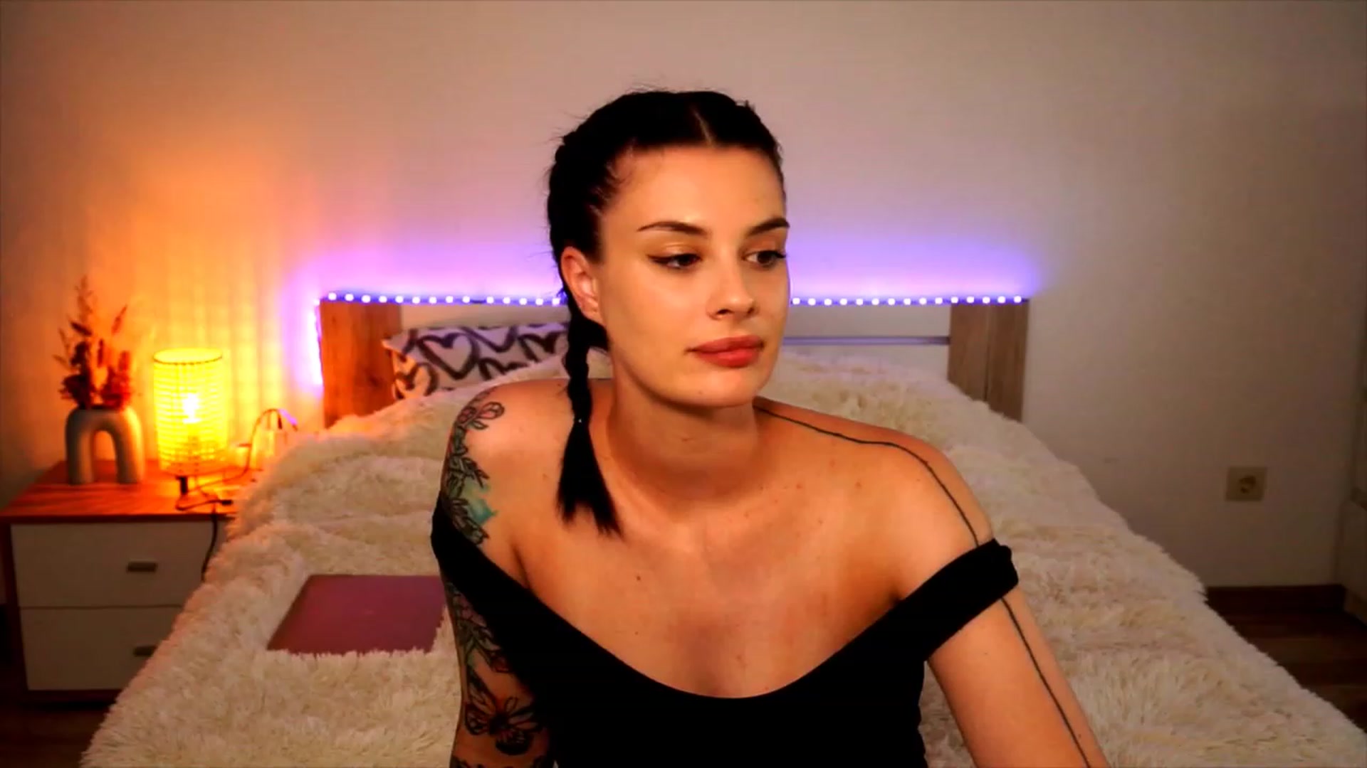 Gallery image thumbnail from lucynutty's myfreecams stream on, 08/04/2023, 09:42 image 11 of 20