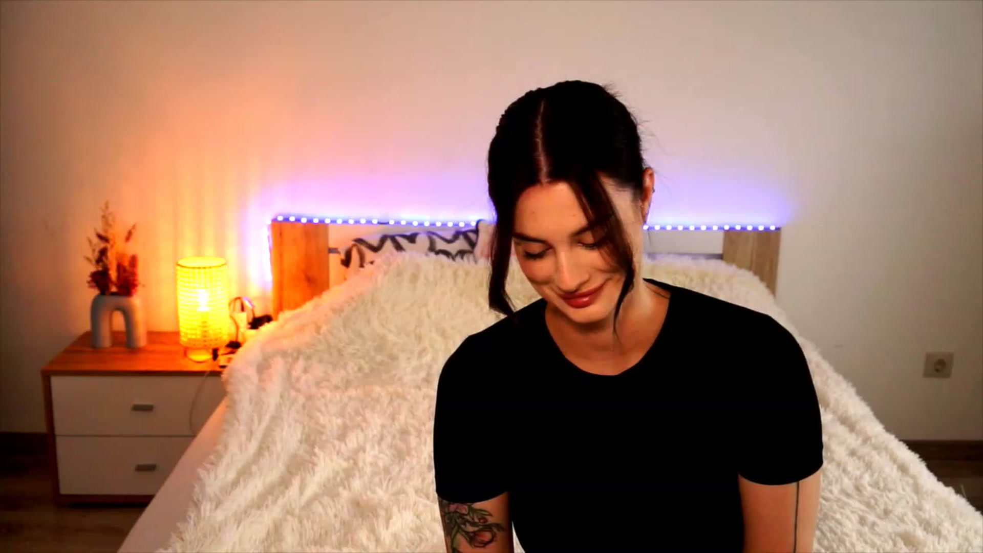 Gallery image thumbnail from lucynutty's myfreecams stream on, 08/06/2023, 08:44 image 8 of 20