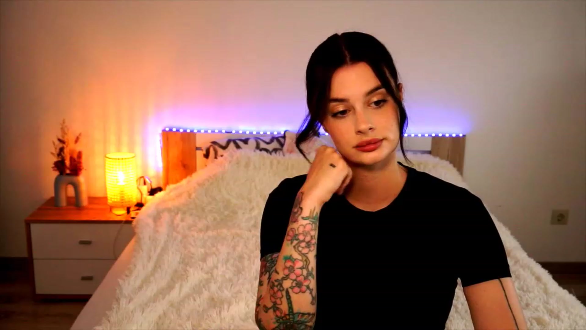 Gallery image thumbnail from lucynutty's myfreecams stream on, 08/06/2023, 08:44 image 10 of 20