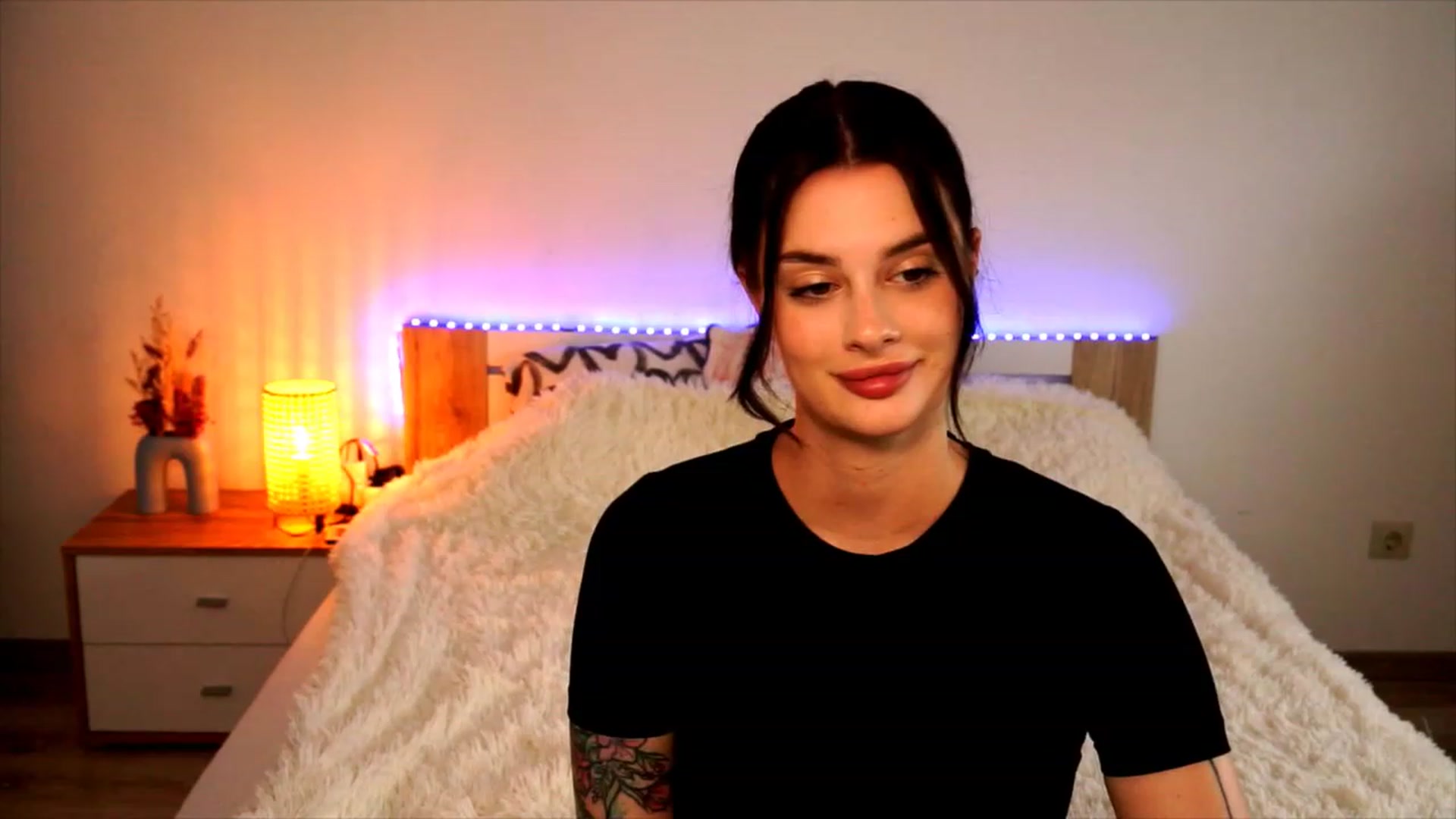 Gallery image thumbnail from lucynutty's myfreecams stream on, 08/06/2023, 08:44 image 17 of 20