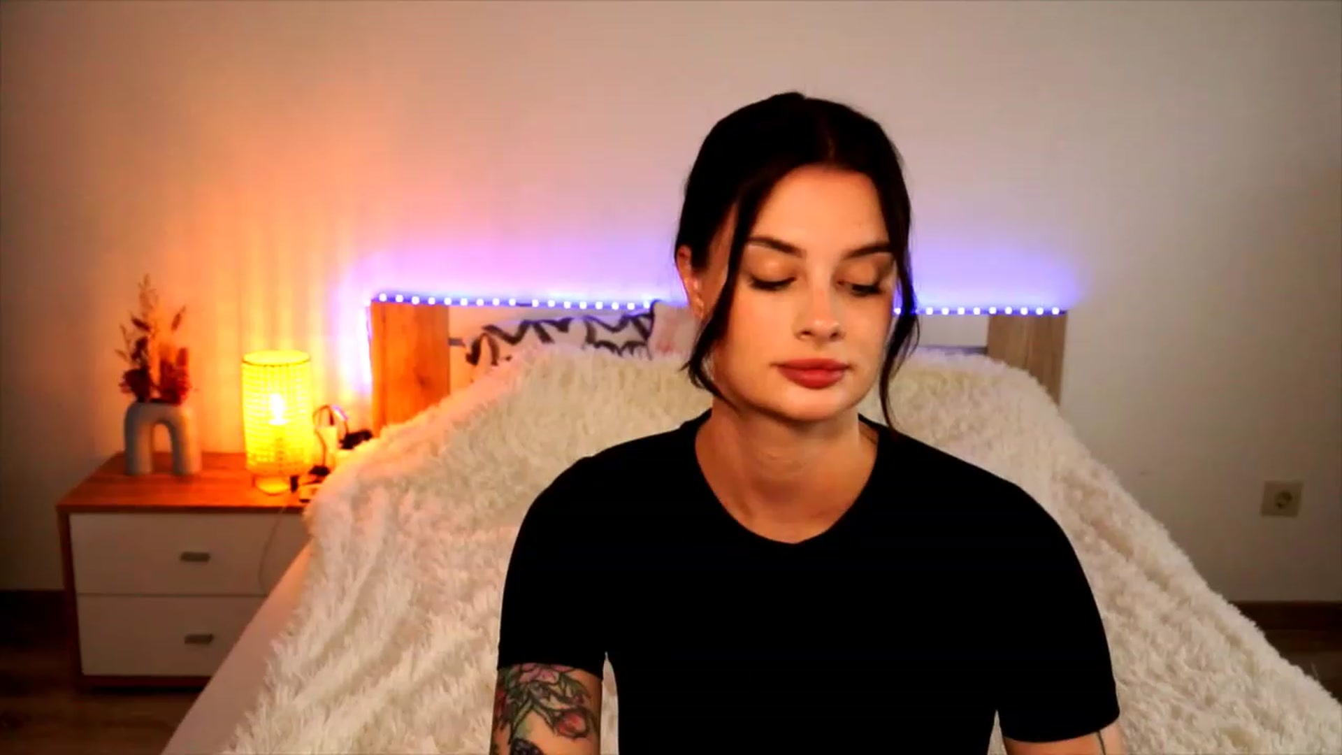 Gallery image thumbnail from lucynutty's myfreecams stream on, 08/06/2023, 08:44 image 18 of 20