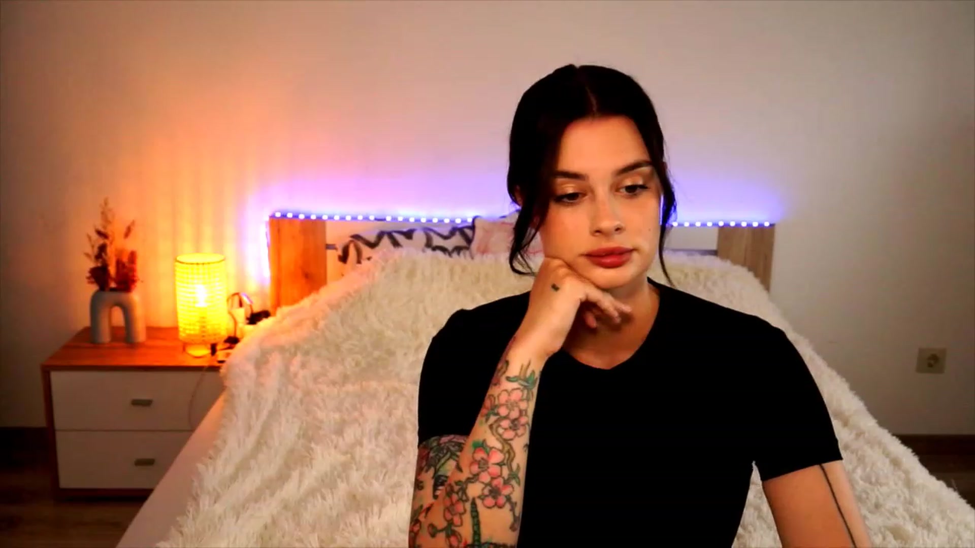 Gallery image thumbnail from lucynutty's myfreecams stream on, 08/06/2023, 08:44 image 11 of 20