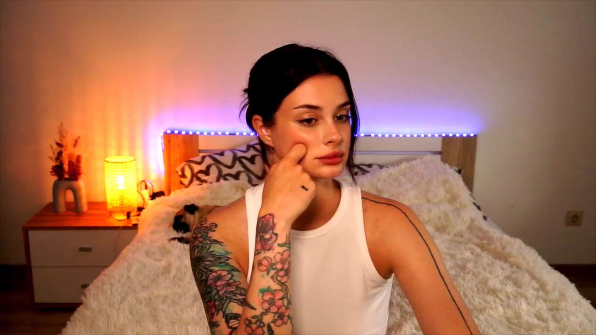 Gallery image thumbnail from lucynutty's myfreecams stream on, 08/06/2023, 14:45 image 18 of 20