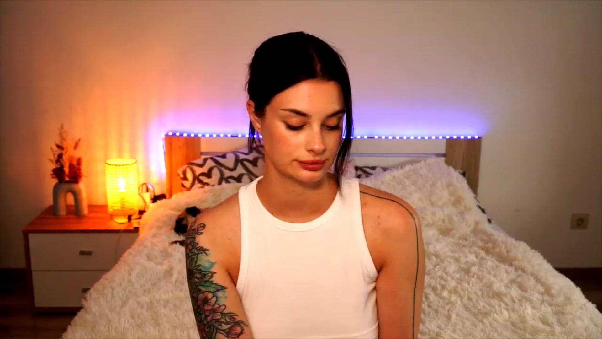 Gallery image thumbnail from lucynutty's myfreecams stream on, 08/06/2023, 14:45 image 17 of 20