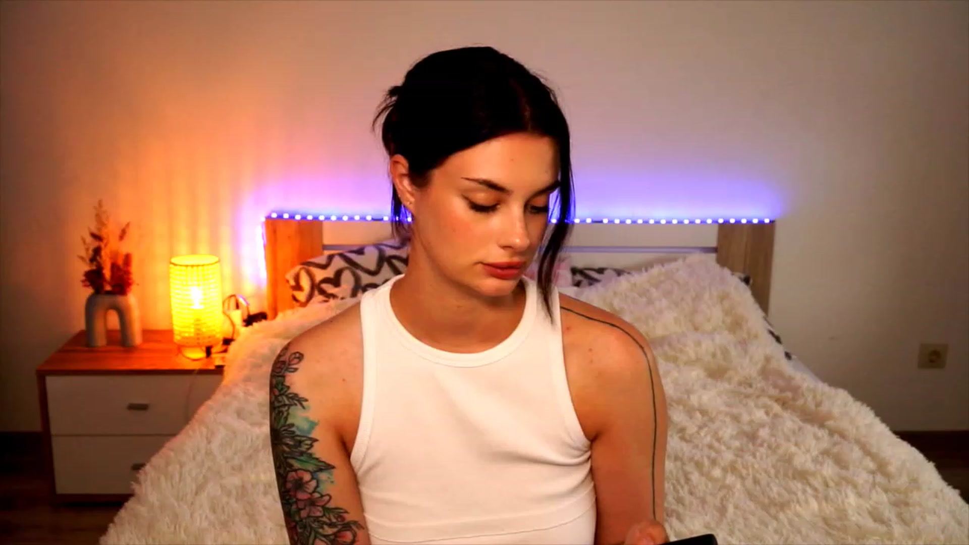 Gallery image thumbnail from lucynutty's myfreecams stream on, 08/06/2023, 14:45 image 16 of 20