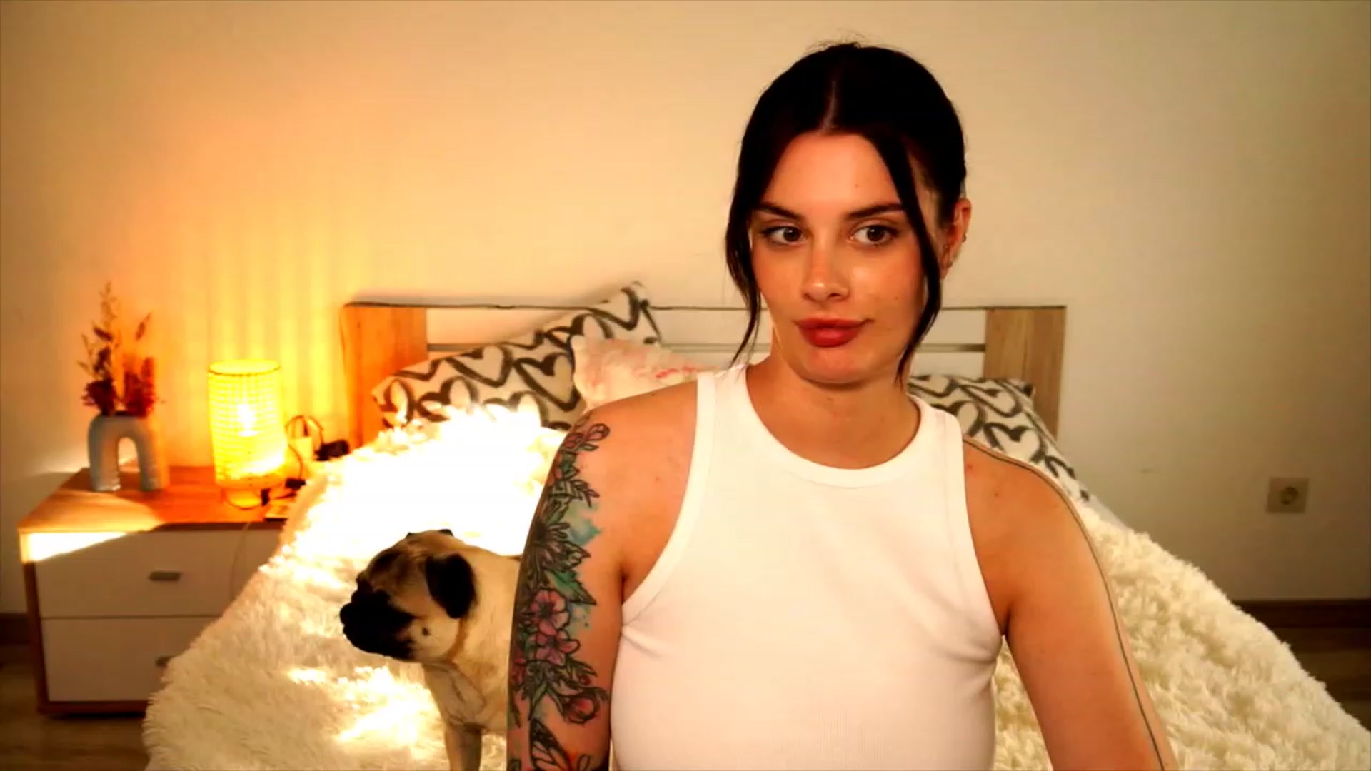 Gallery image thumbnail from lucynutty's myfreecams stream on, 08/06/2023, 17:13 image 5 of 20