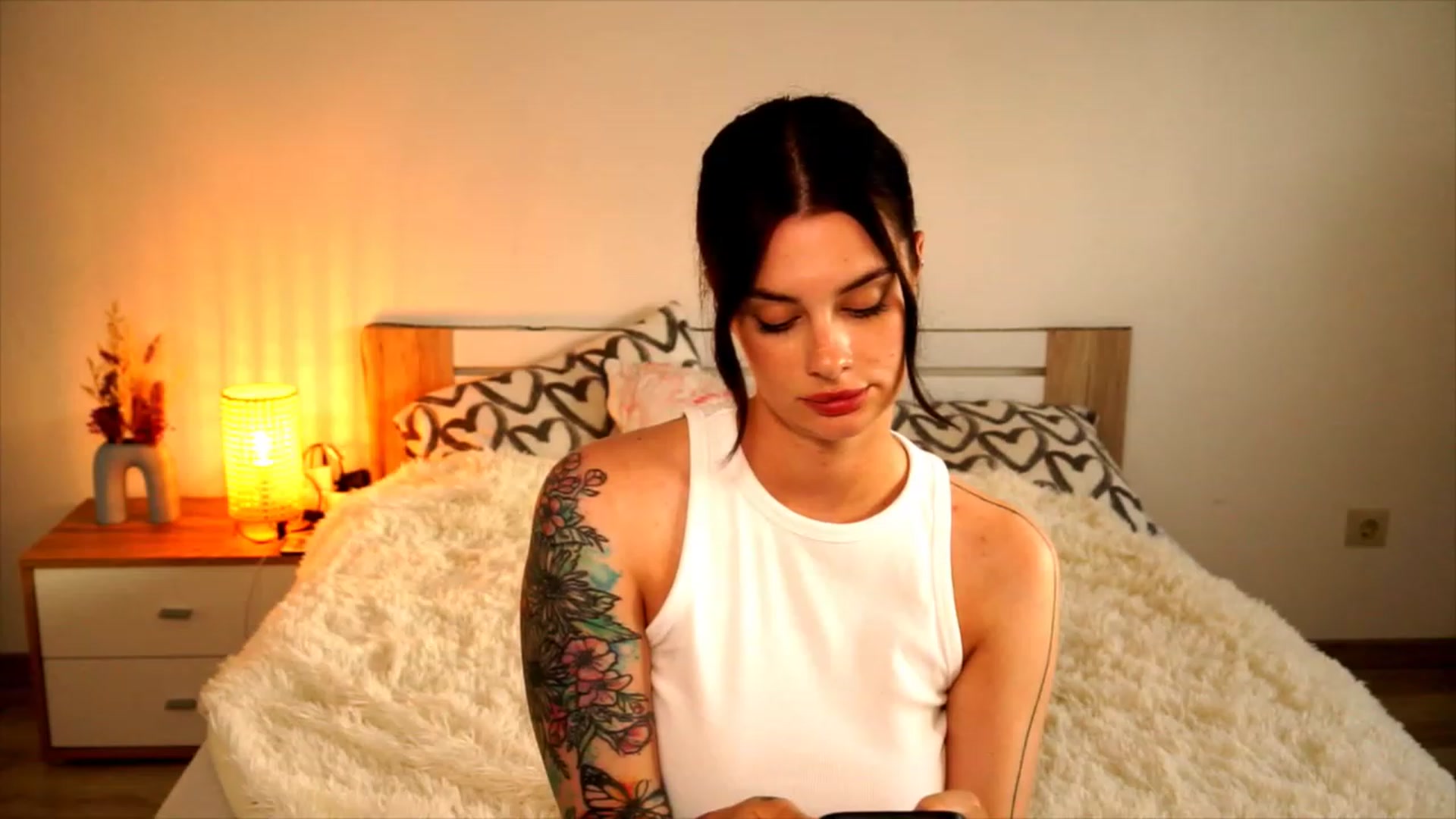 Gallery image thumbnail from lucynutty's myfreecams stream on, 08/06/2023, 17:13 image 16 of 20