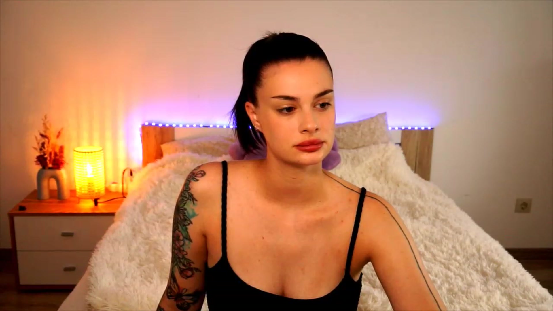 Gallery image thumbnail from lucynutty's myfreecams stream on, 08/09/2023, 08:44 image 16 of 20