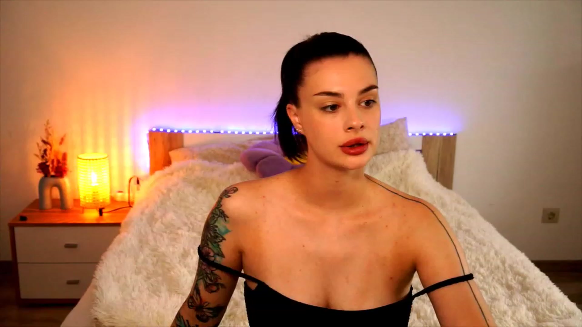 Gallery image thumbnail from lucynutty's myfreecams stream on, 08/09/2023, 08:44 image 14 of 20