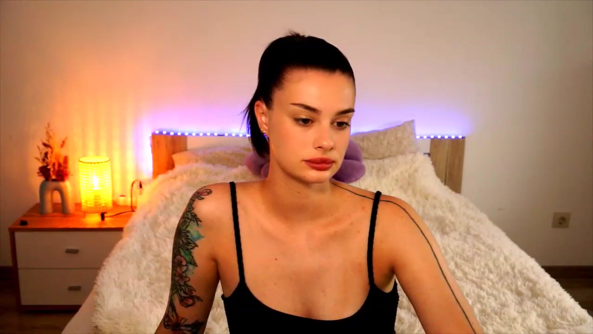 Gallery image thumbnail from lucynutty's myfreecams stream on, 08/09/2023, 08:44 image 18 of 20
