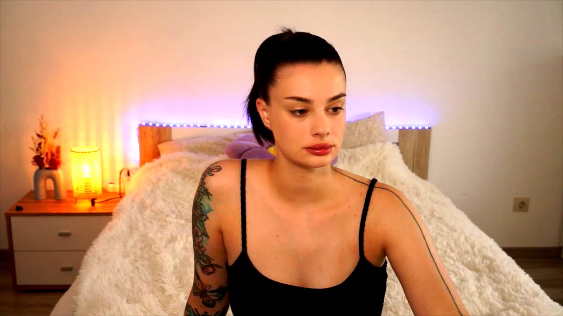 Gallery image thumbnail from lucynutty's myfreecams stream on, 08/09/2023, 08:44 image 2 of 20