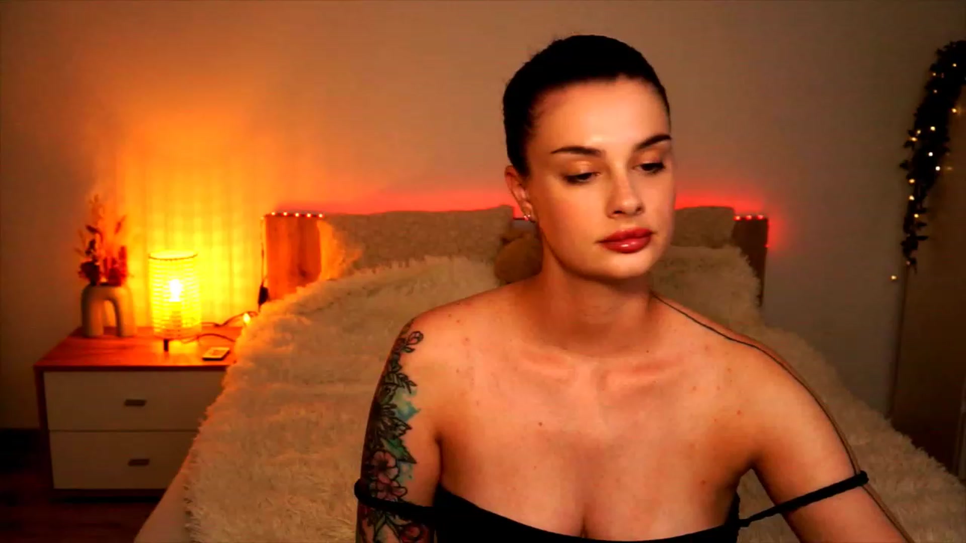 Gallery image thumbnail from lucynutty's myfreecams stream on, 08/09/2023, 19:36 image 8 of 20
