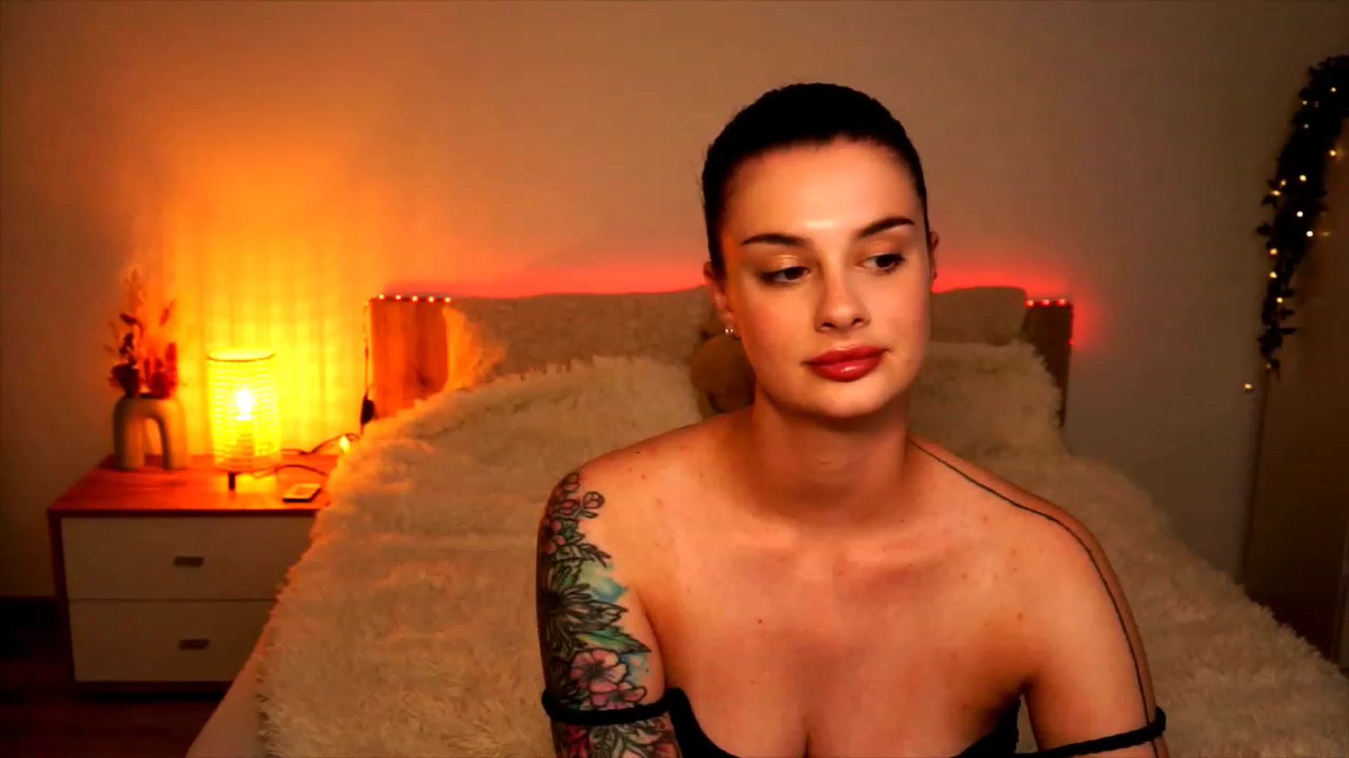 Gallery image thumbnail from lucynutty's myfreecams stream on, 08/09/2023, 19:36 image 10 of 20