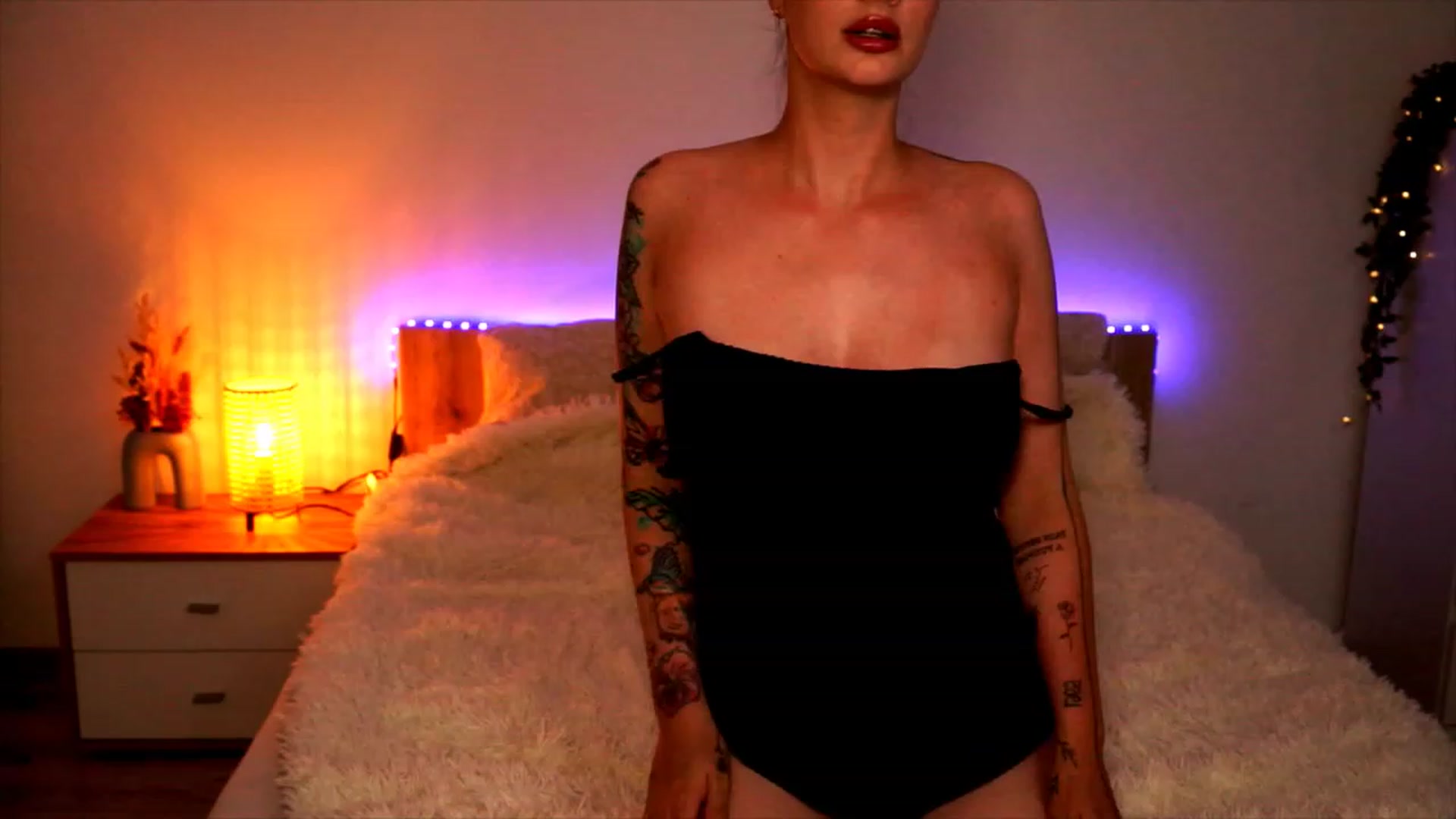 Gallery image thumbnail from lucynutty's myfreecams stream on, 08/09/2023, 19:36 image 17 of 20