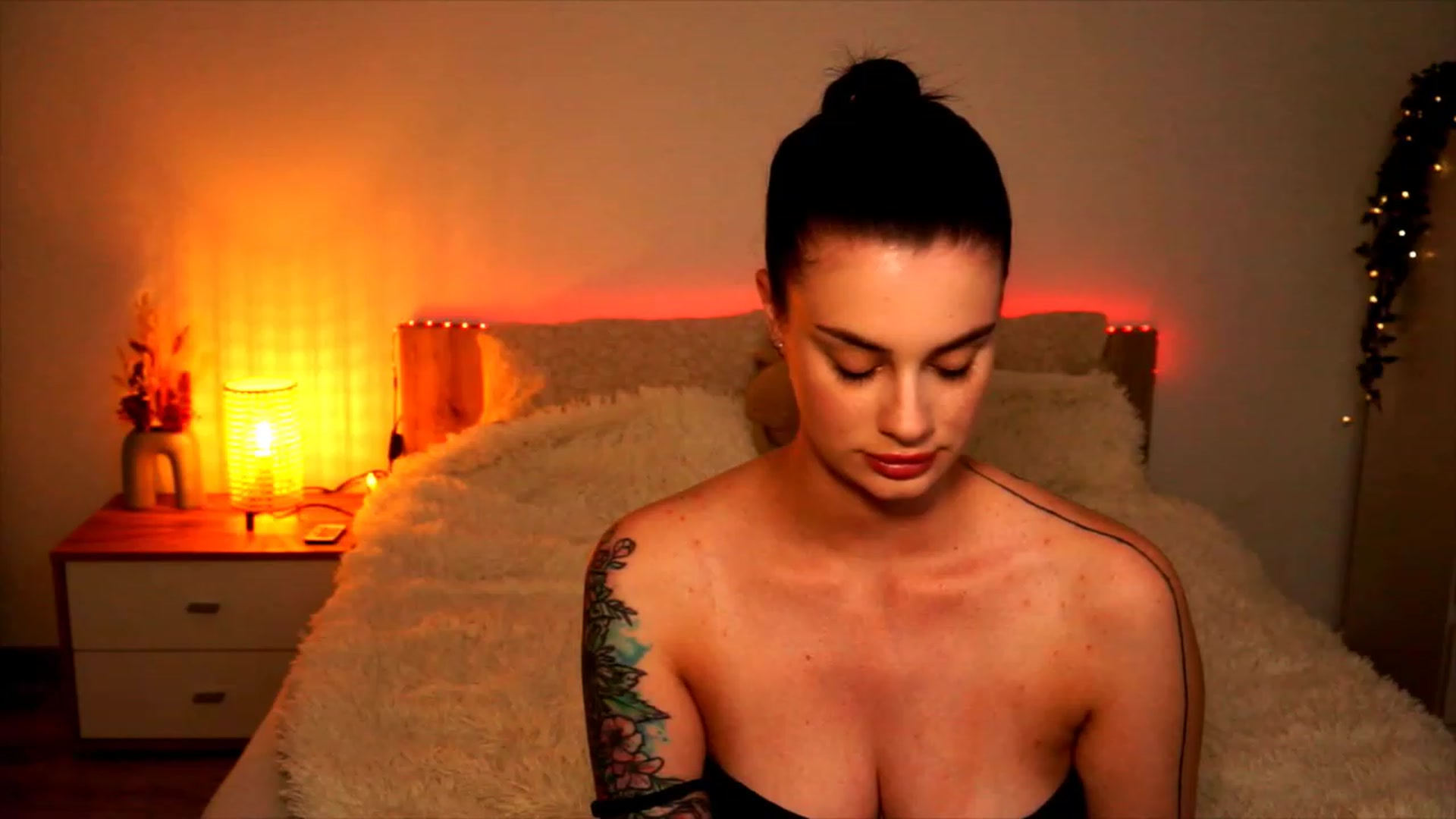 Gallery image thumbnail from lucynutty's myfreecams stream on, 08/09/2023, 19:36 image 6 of 20