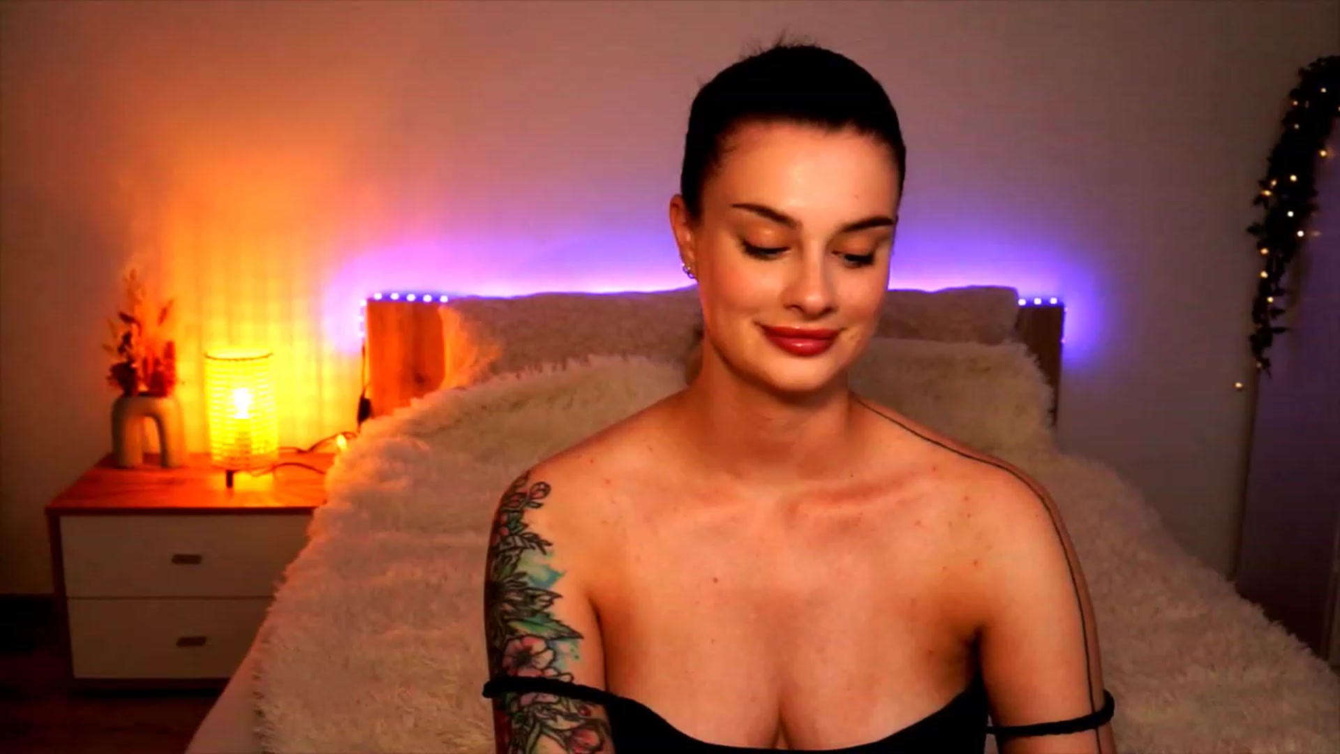 Gallery image thumbnail from lucynutty's myfreecams stream on, 08/09/2023, 19:36 image 12 of 20