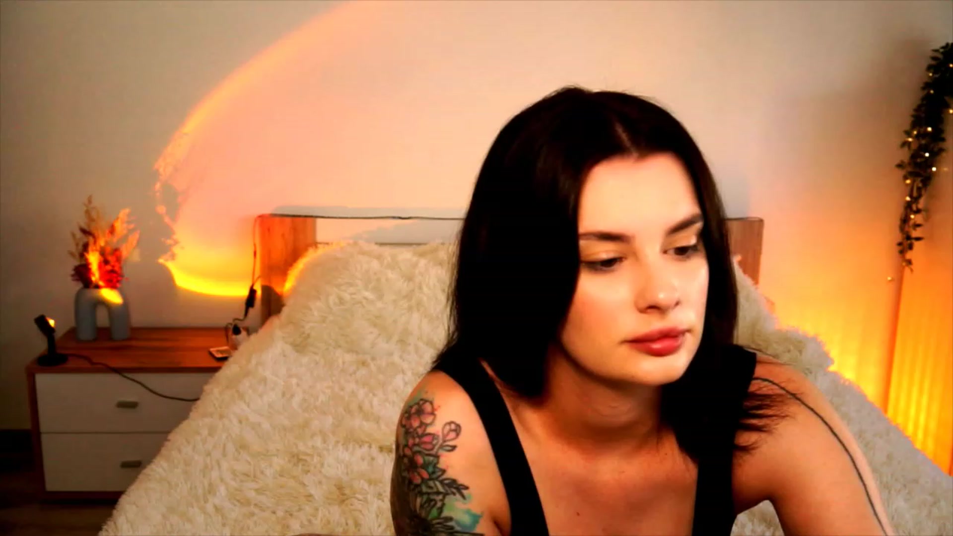 Gallery image thumbnail from lucynutty's myfreecams stream on, 08/10/2023, 08:55 image 16 of 20