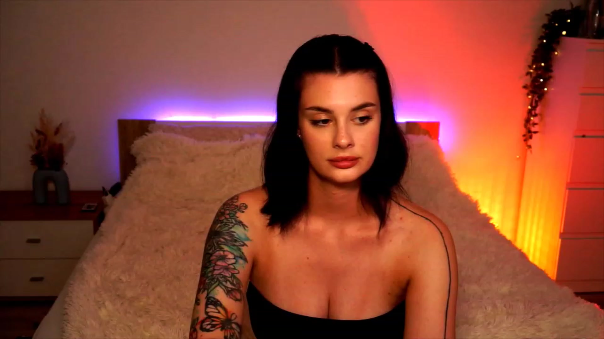 Gallery image thumbnail from lucynutty's myfreecams stream on, 08/10/2023, 18:05 image 18 of 20