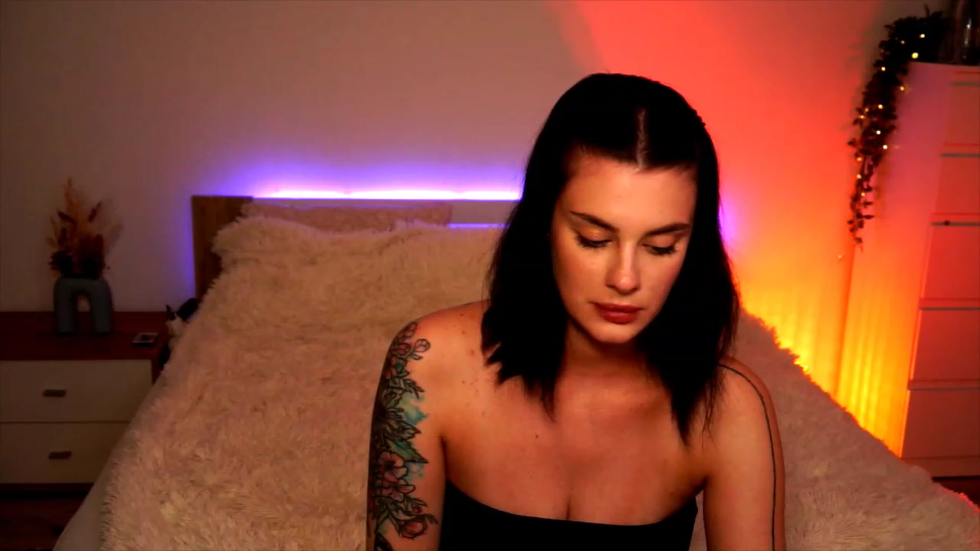 Gallery image thumbnail from lucynutty's myfreecams stream on, 08/10/2023, 18:34 image 13 of 20