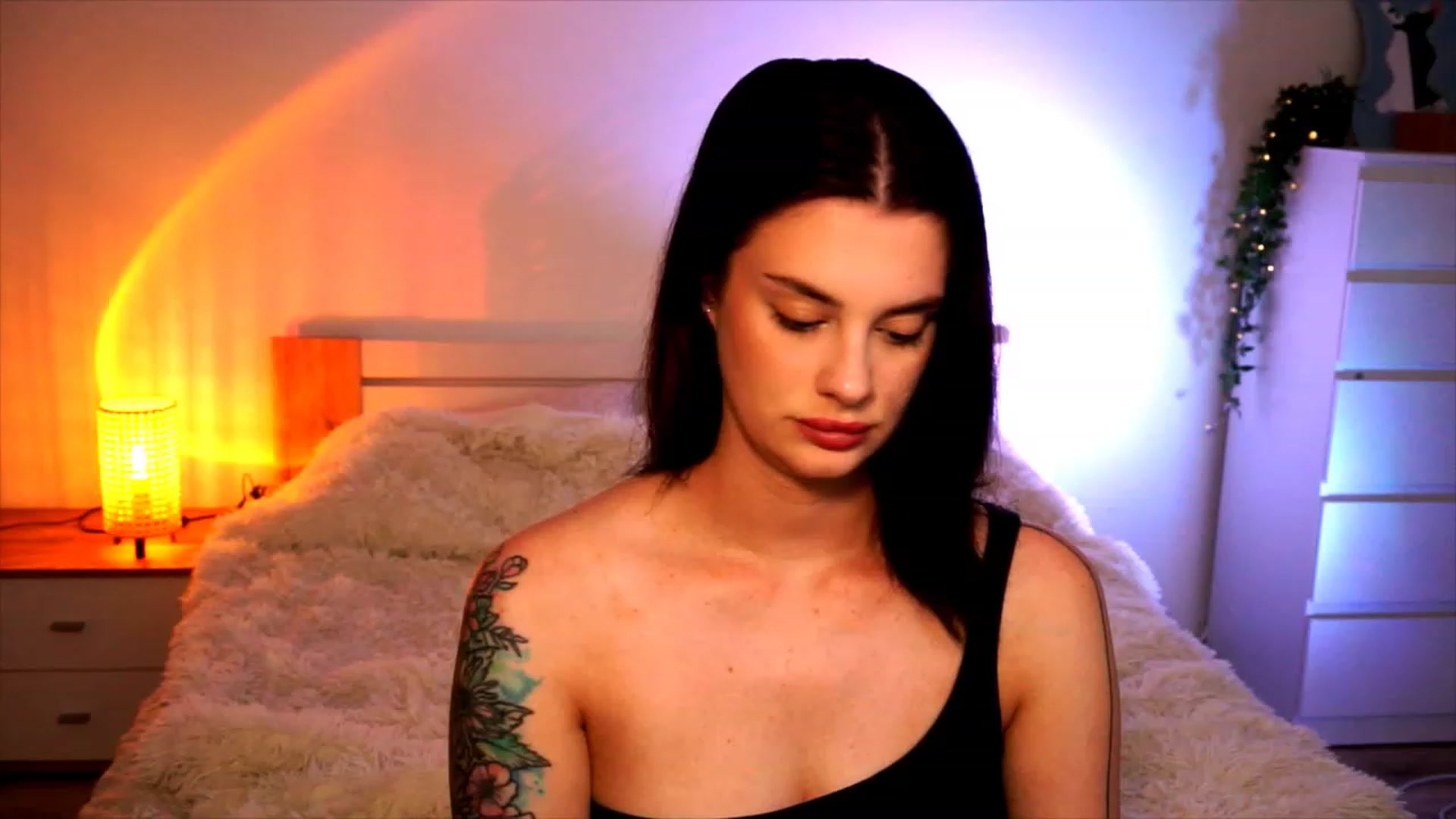 Gallery image thumbnail from lucynutty's myfreecams stream on, 08/16/2023, 16:38 image 15 of 20