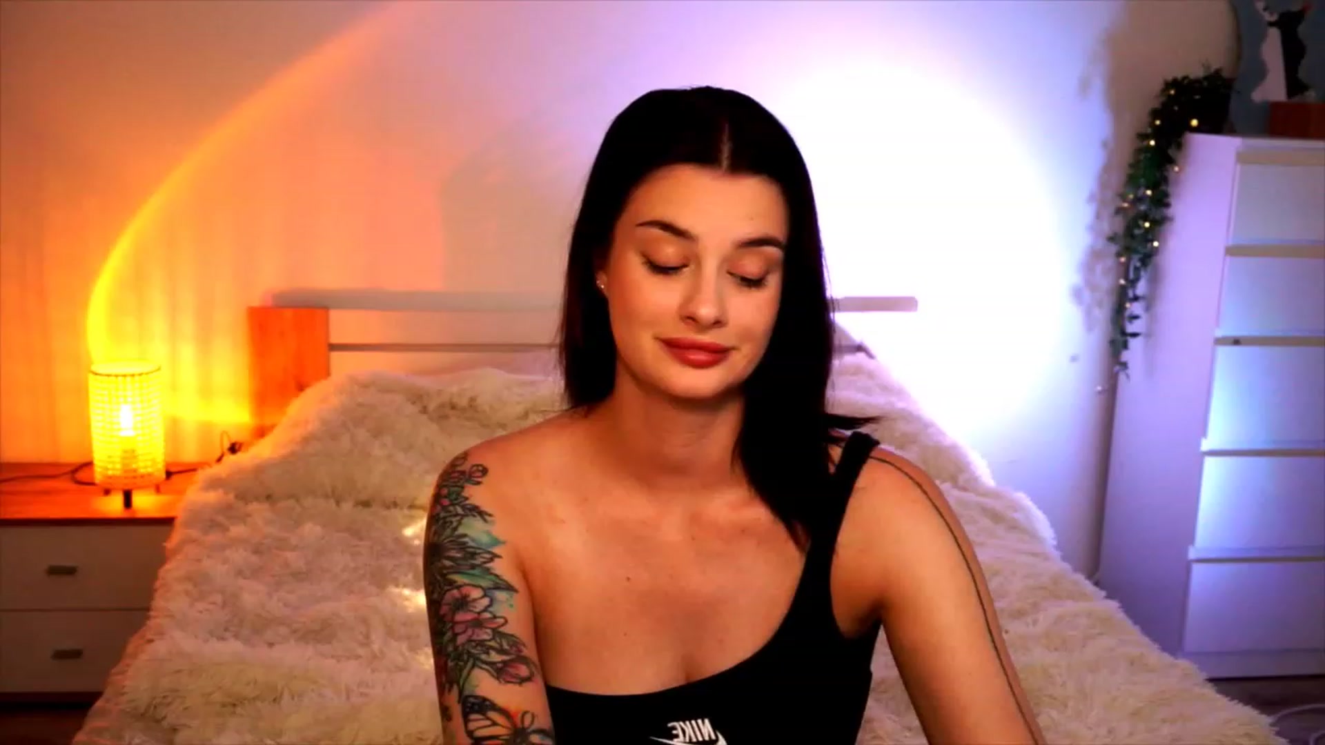 Gallery image thumbnail from lucynutty's myfreecams stream on, 08/16/2023, 16:38 image 7 of 20