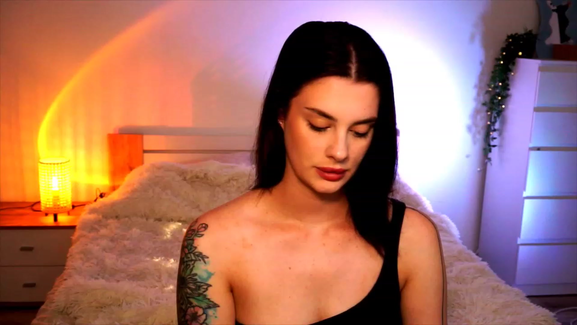 Gallery image thumbnail from lucynutty's myfreecams stream on, 08/16/2023, 16:38 image 14 of 20
