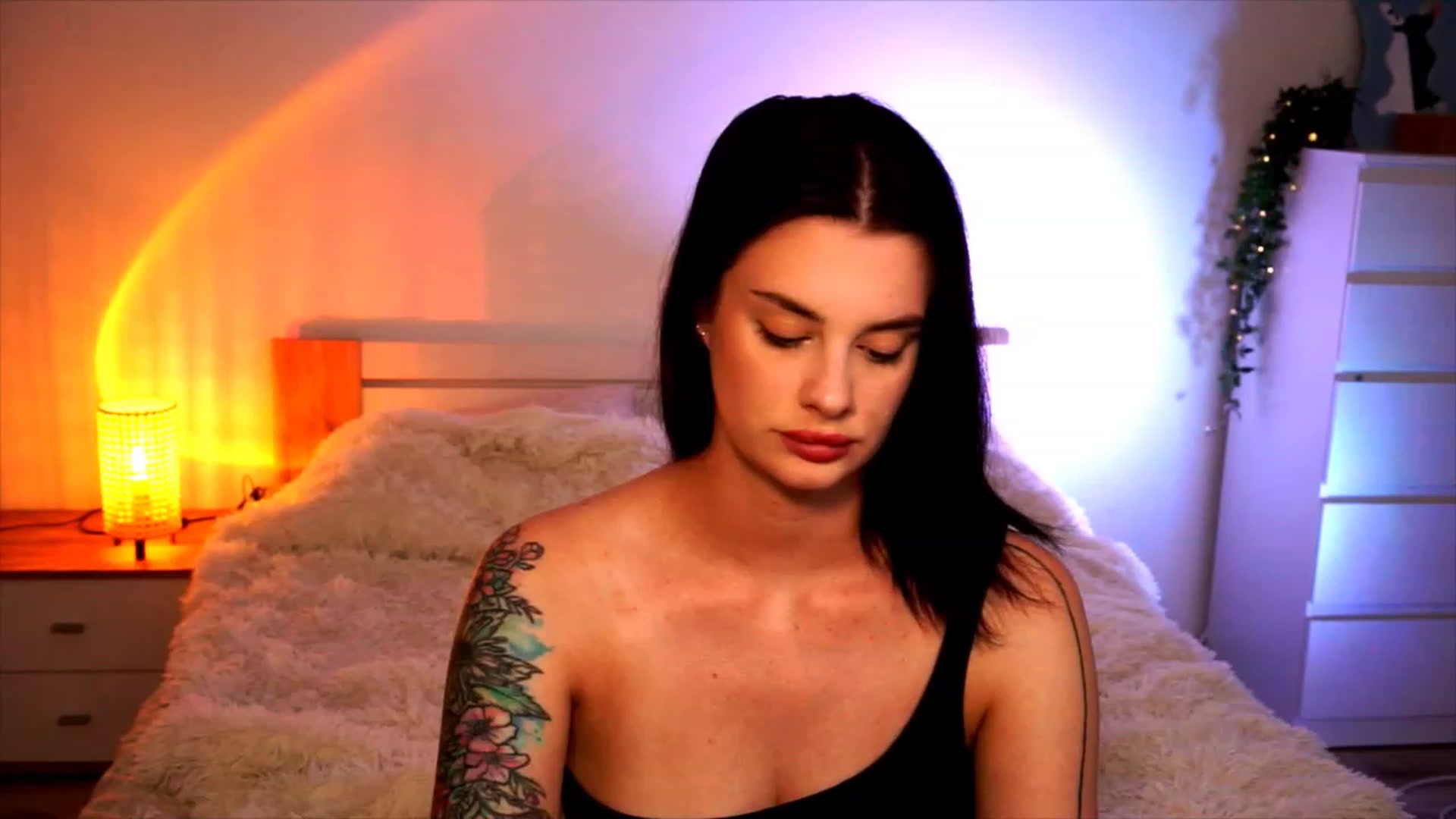 Gallery image thumbnail from lucynutty's myfreecams stream on, 08/16/2023, 16:38 image 17 of 20