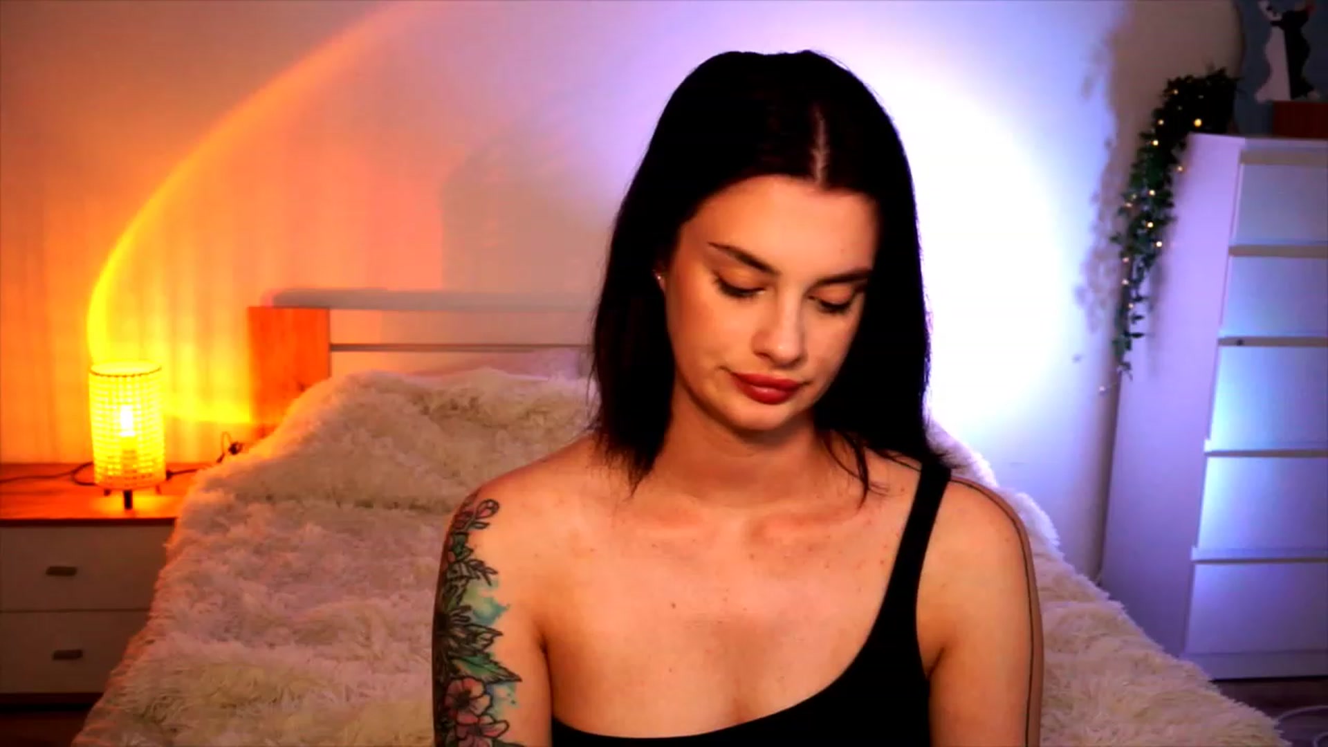 Gallery image thumbnail from lucynutty's myfreecams stream on, 08/16/2023, 16:38 image 16 of 20